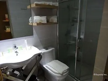 Dela 3* Manila