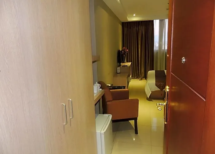 Dela Hotel 3*