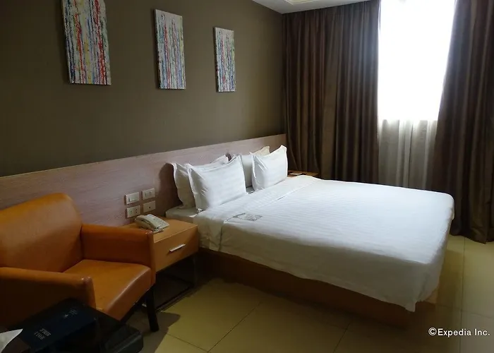 Dela 3* Manila