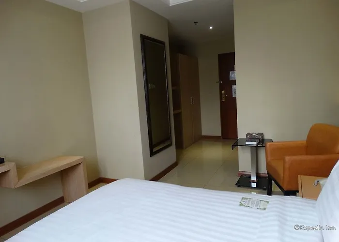 Dela 3* Manila